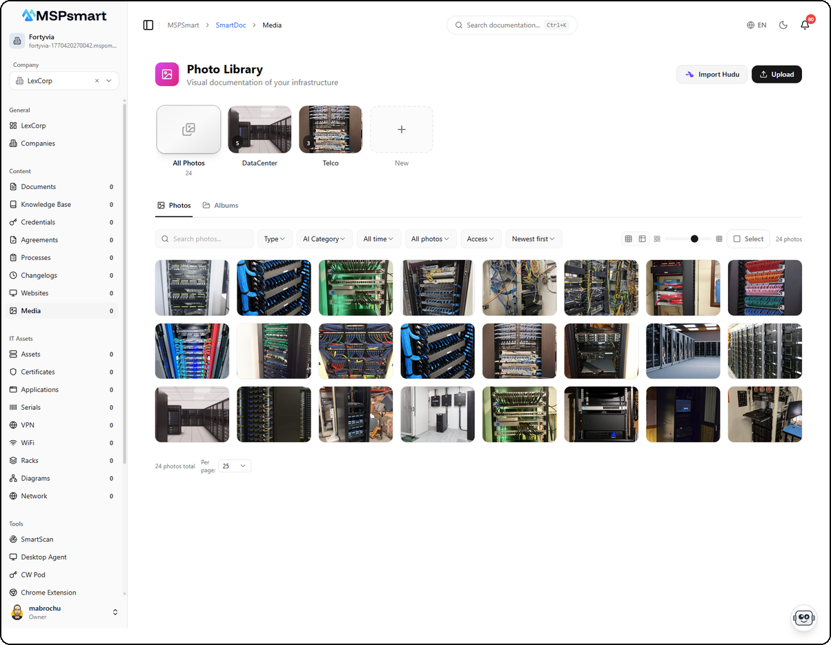 Bibliothèque de médias — vue grille avec albums et photos